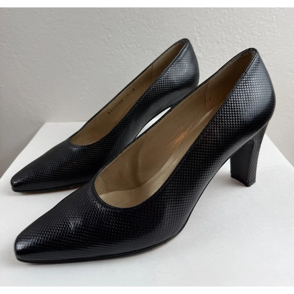 Stuart Weitzman Black Leather Embossed Pointed Toe Womens Slip On Heel Size 7 - Picture 1 of 9